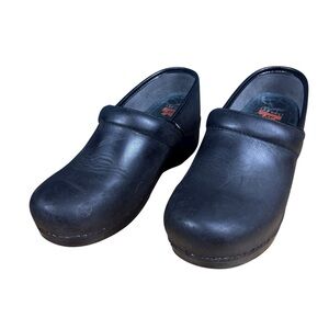 Dansko XP 2.0 Professional Black Leather Clogs – Sz 39 (US Women’s 8.5–9)